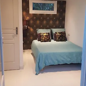 Bedroom Riviera - Private Entrance Séjour chez l'habitant